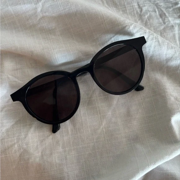 GENTLE MONSTER | Accessories | Gentle Monster Black  display picture 2